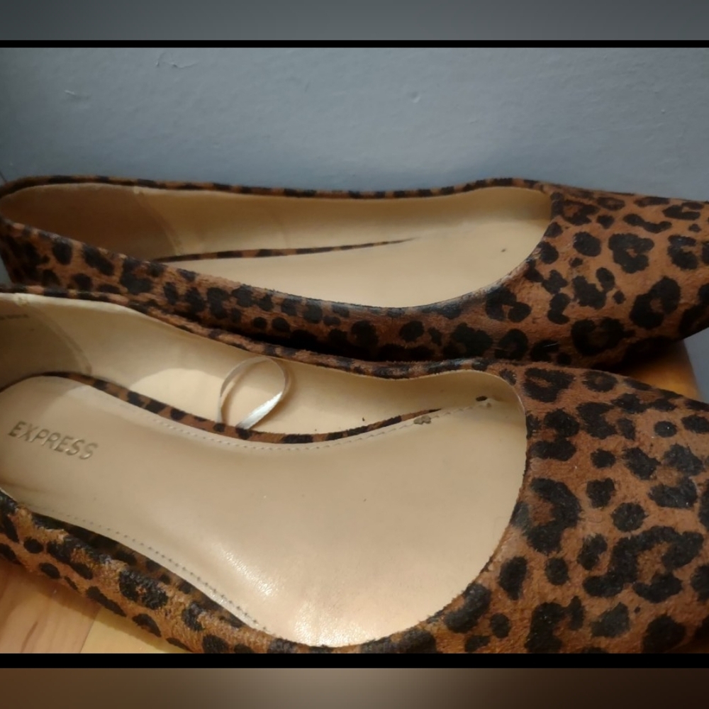 Cheetah pointed flats Size 8